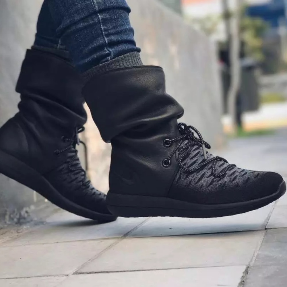 Nike Womens Roshe Two Flyknit Hi 861708-001